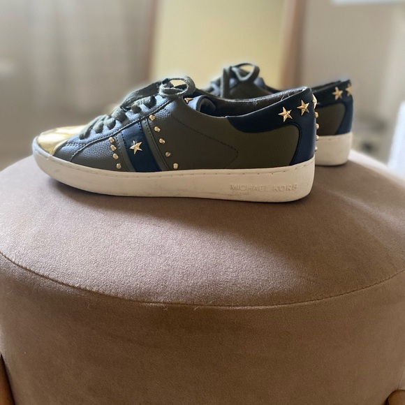 Michael Kors leather sneakers 💚💚 - Picture 3 of 6